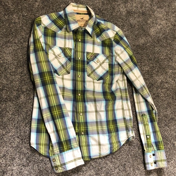 Men’s med hollister snap up. - Picture 2 of 6